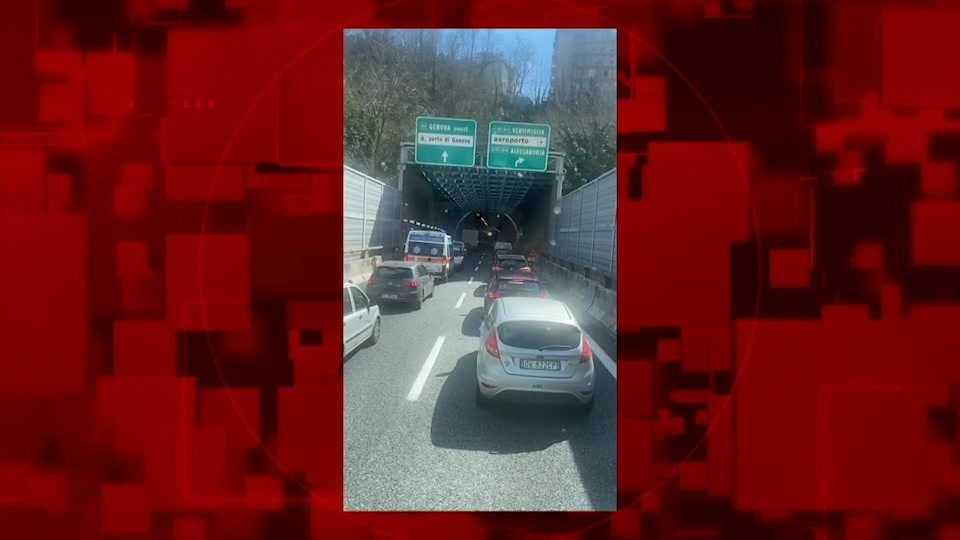 La battaglia di Primocanale sui cantieri killer in Autostrada, il video denuncia di due automobilisti fermi in coda