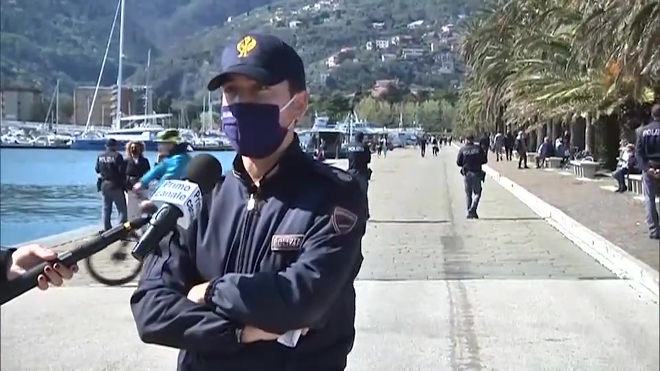 Pasqua in zona rossa alla Spezia, i controlli delle forze dell'ordine nella passeggiata