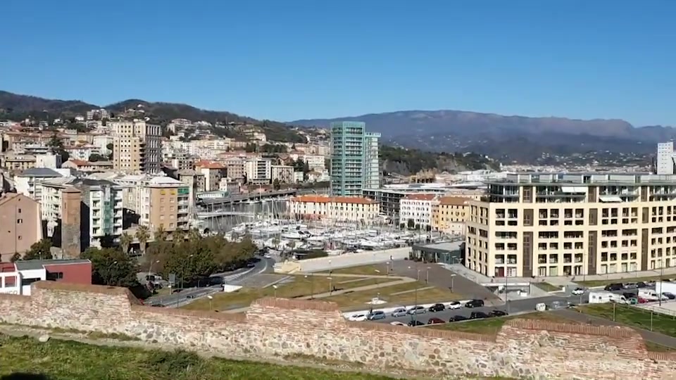 Savona piegata dai contagi. Ascom: 