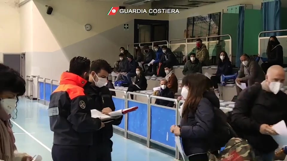 Guardia Costiera: a Genova continuano gli esami di nuoto e voga per lavorare sul mare