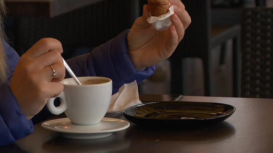 Selfie con cappuccino al tavolino, la gioia nei bar di Genova