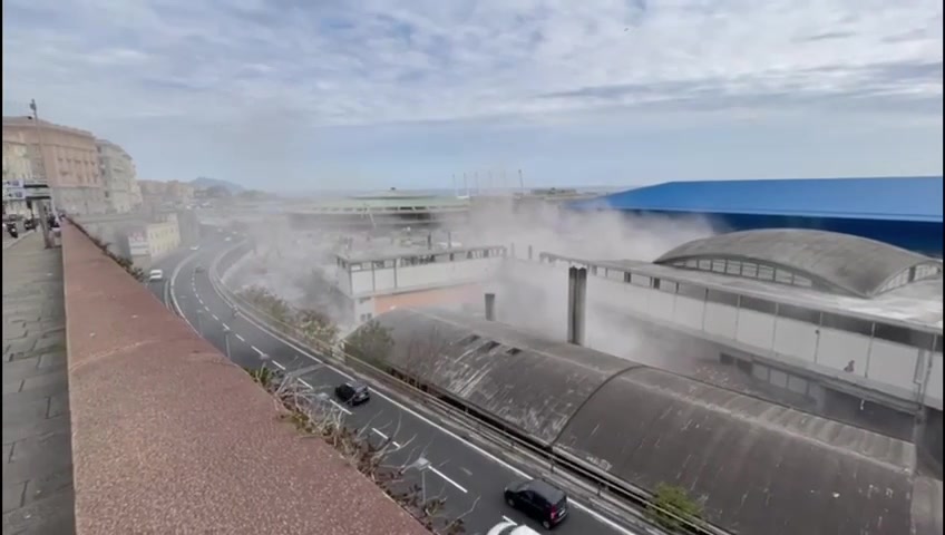 Waterfront di Levante, lavori di demolizione in corso