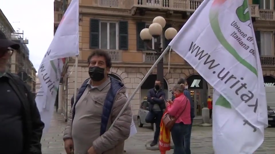 Genova, tassisti in piazza: 