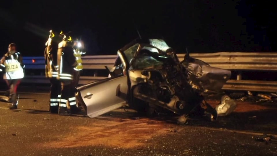 Tragico schianto a Villanova d'Albenga, due morti e un ferito