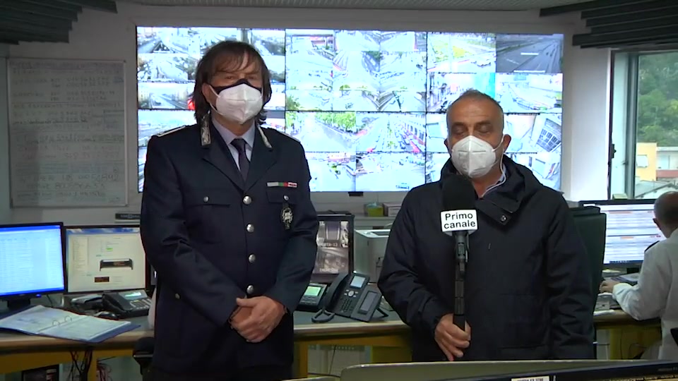 Genova, viaggio fra le 800 telecamere della centrale operativa della polizia locale