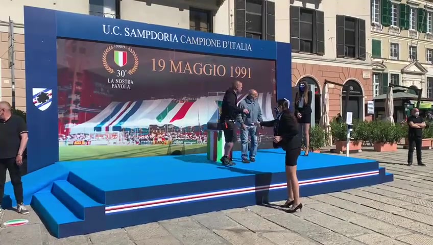 Sampdoria, trent'anni fa lo scudetto: il trofeo in piazza De Ferrari