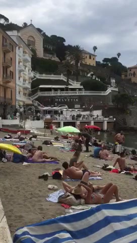 Sestri Levante, Baia del Silenzio presa d'assalto malgrado il tempo incerto