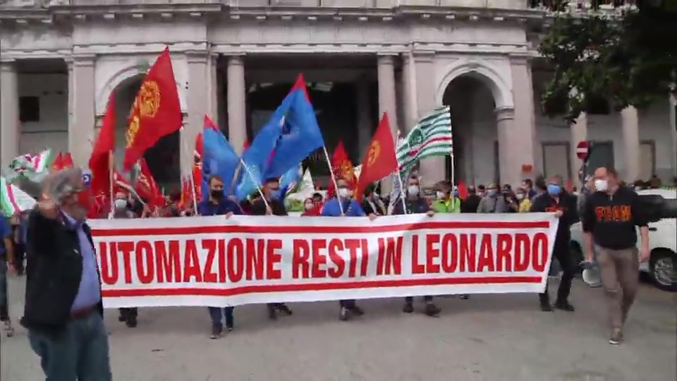 Leonardo, a rischio 400 posti di lavoro: parte il corteo 