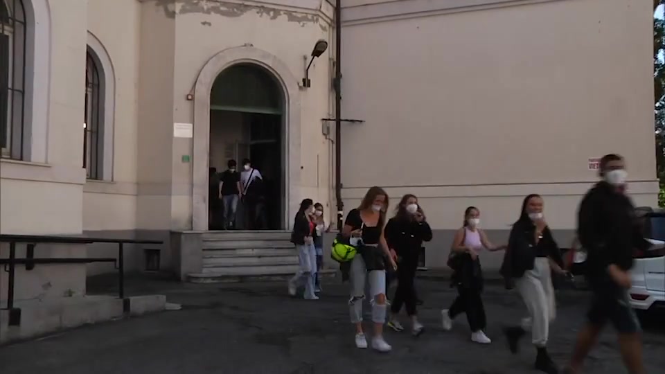 La festa dell'ultimo giorno di scuola in Liguria, la felicità dei ragazzi