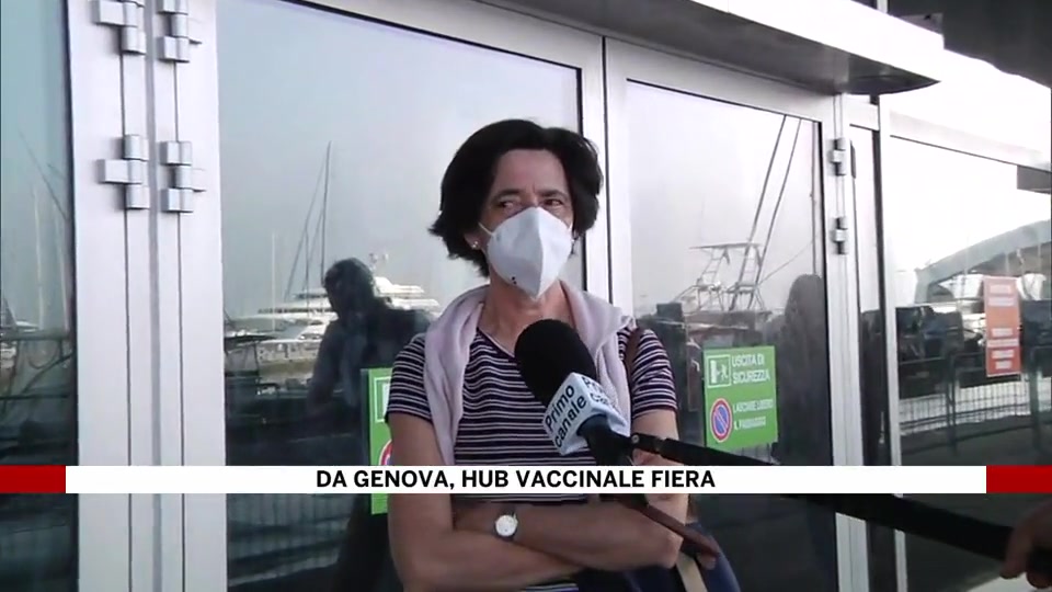 Vaccini, il balletto di Astrazeneca disorienta i genovesi in coda all'hub della Fiera