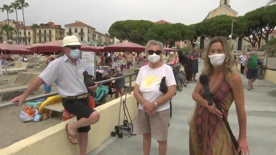 A Diano Marina le spiagge prese d'assalto dai turisti