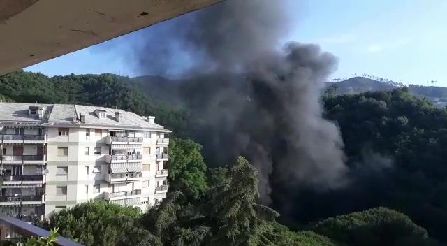 Camion in fiamme in galleria sulla A10, tratto chiuso tra Pra' e Pegli