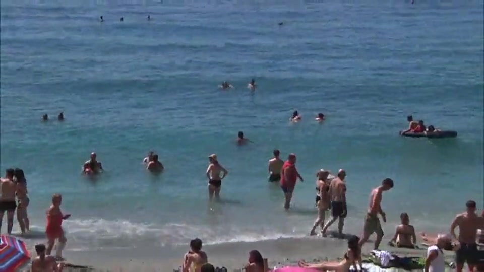 Monterosso, riecco i turisti alle Cinque Terre nonostante caos treni e autostrade