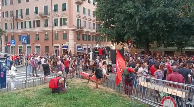 G8 Genova vent'anni dopo, corteo zapatista da piazza Alimonda a De Ferrari