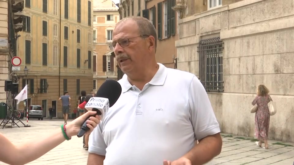 Caos treni e autostrade, a Genova la manifestazione davanti alla Prefettura