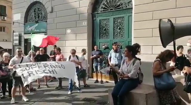 Genova, presidio dei No Green Pass organizzato da Italexit