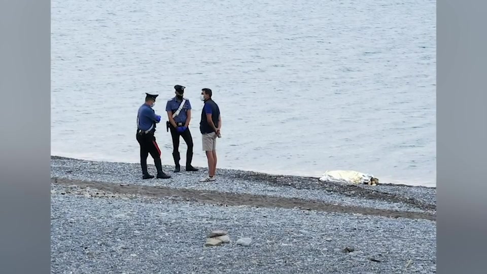 Giallo a Bordighera, cadavere di una donna trovato in spiaggia