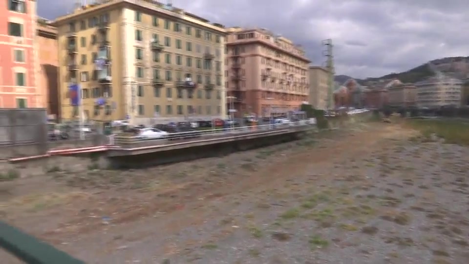 Genova, dopo anni viene ripulito il greto del Bisagno. I cittadini: 'Era l'ora