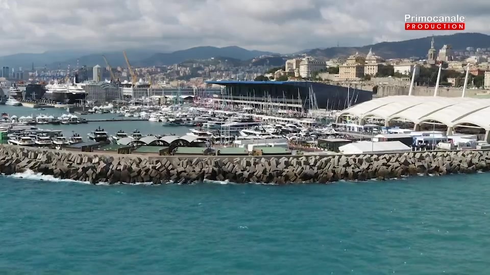 Lo spettacolo del Salone Nautico di Genova visto dal drone: barche, lusso e passione