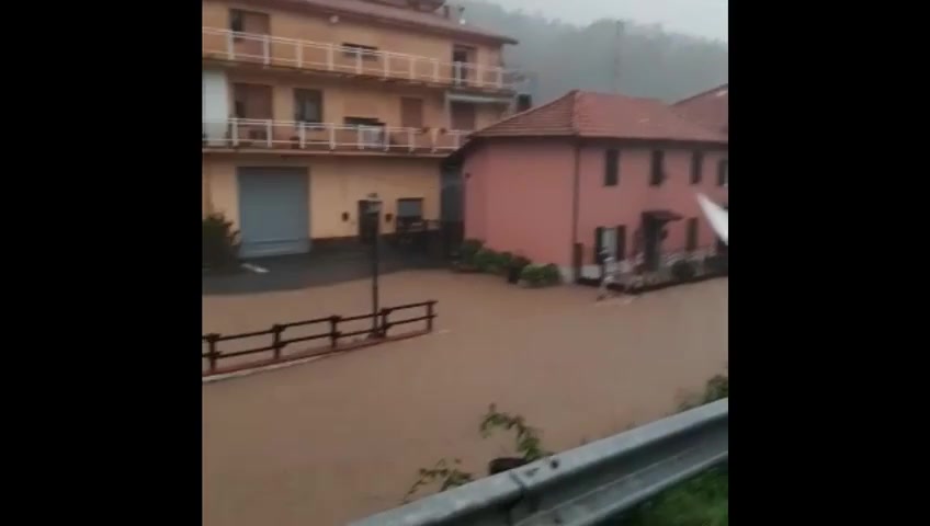 Allerta meteo in Liguria, allagamenti a Pontinvrea 