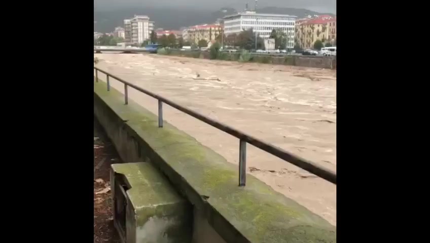 Allerta meteo in Liguria, sale il livello del Letimbro a Savona