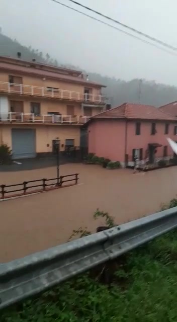 Allerta meteo, Pontinvrea (SV): l'acqua invade le strade