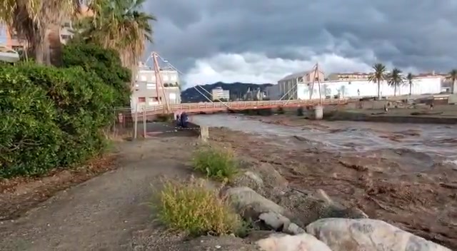 Allerta meteo, alla foce il Letimbro fa paura