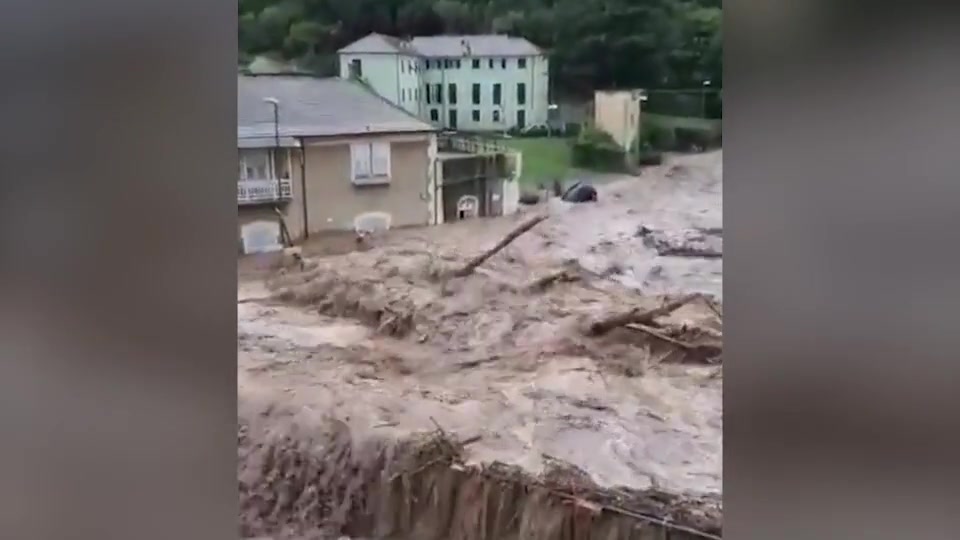 Savona, il Letimbro fa paura: in zona Santuario esonda e travolge tutto quello che incontra