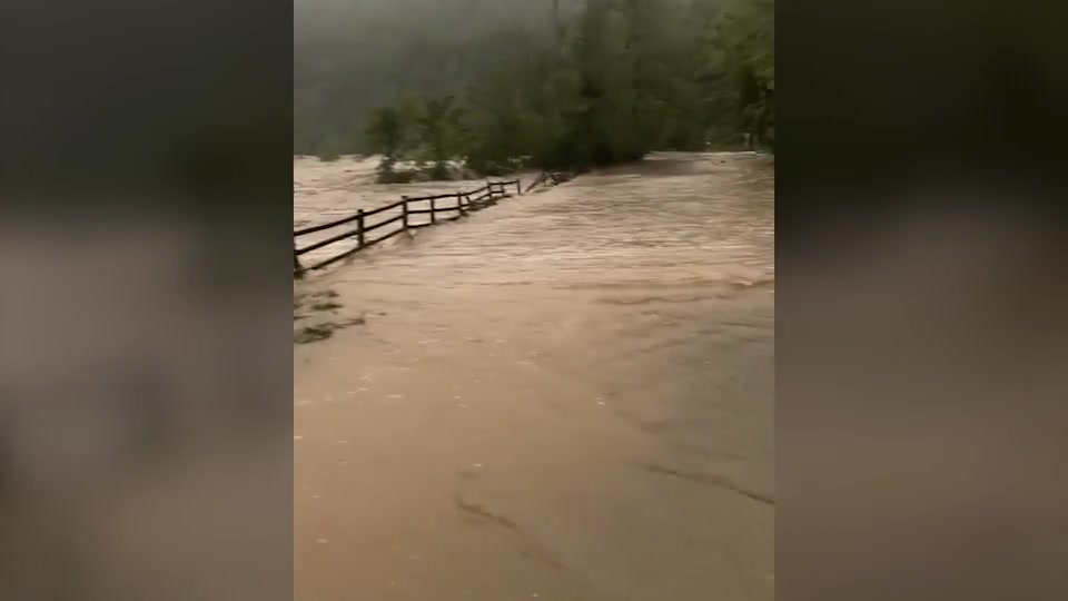 A Pontinvrea il rio Erro allaga la statale, comune alluvionato