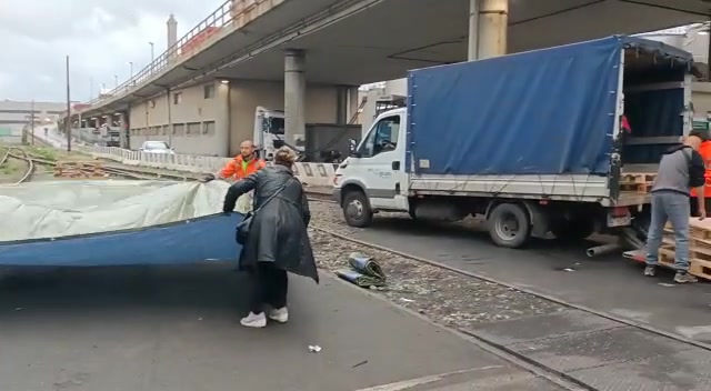 Genova, i portuali no green pass liberano il varco di Ponte Etiopia al settimo giorno di presidio