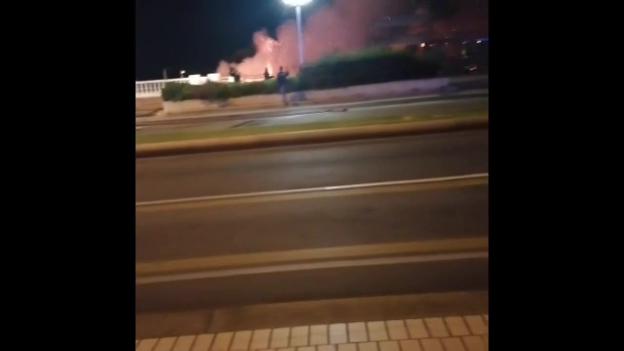 Incendio in corso Italia a Genova: in fiamme lo stabilimento Capo Marina