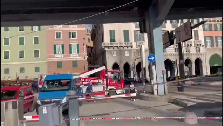 Genova, cavi si staccano dalla Sopraelevata: il video