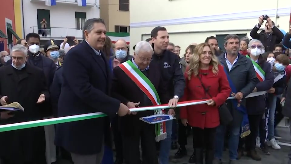 Montoggio, l'emozione degli abitanti per l'inaugurazione del nuovo ponte 